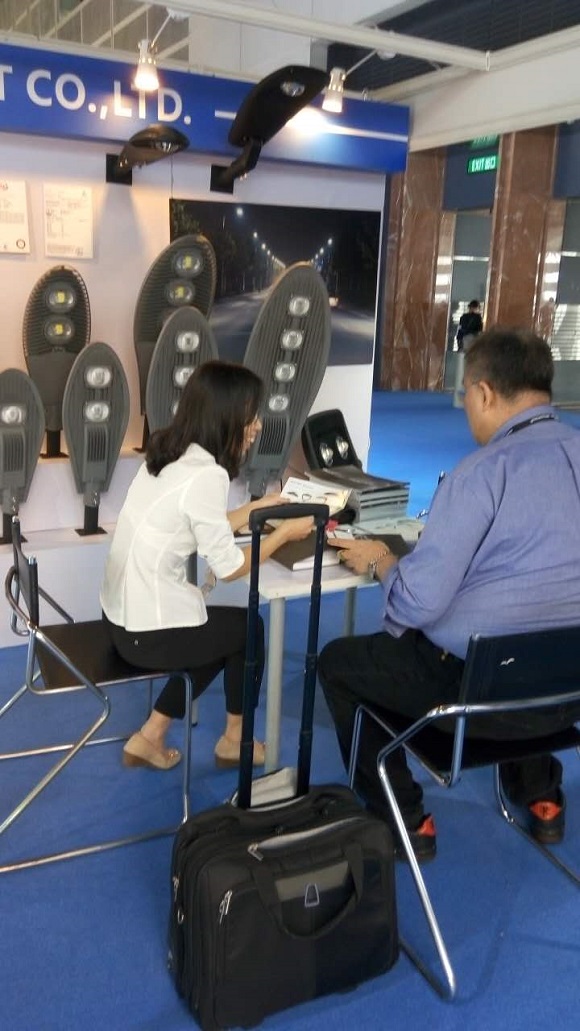 客戶對漢鼎綠能led燈具，購買意愿較高，希望展會結束后到工廠參觀